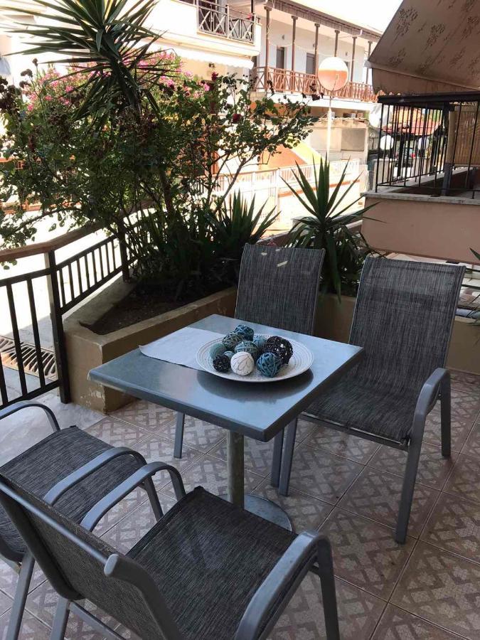 Kostas-Apartment Ієрісос Екстер'єр фото